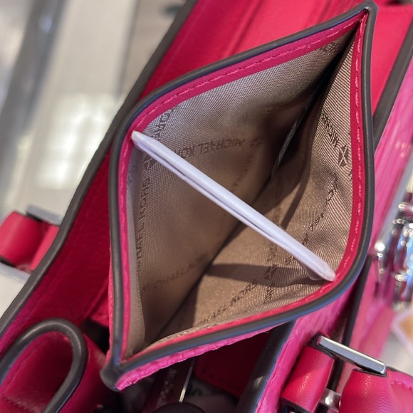 MICHAEL KORS
Large Pebbled Leather Card Holder Case
Electric Pink 
NWT - Picture 10 of 16